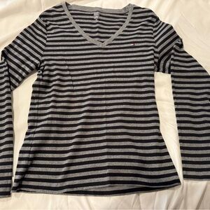Tommy Hilfiger V-Neck Tee Women’s Large Black with grey stripes
